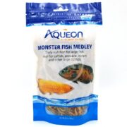The AQUEON MONSTER FISH MEDLEY 3.5 OZ is ideal for large fish like catfish and arowana, featuring a mainly white package with blue accents and images of two impressive fish on the front.