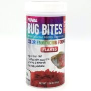 The FLUVAL BUG BITES COLOR ENHANCING FLAKES 1.58 OZ (45 G) is a white container offering insect larvae fish food to boost color and protein, decorated with vibrant fish images and reddish flakes.