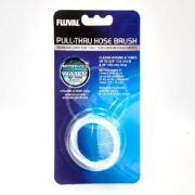 The FLUVAL PULL-THRU HOSE BRUSH packaging showcases a coiled white brush designed to improve water flow and clean hoses/tubes up to 5/8 inches (1.6 cm) wide and 36 inches (90 cm) long, all set on a blue background with details in English and French.