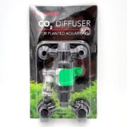 A packaged Aquatop CO2 diffuser for planted aquariums, with black and transparent components, mounted on a card showing green aquatic plants and labeled text.
