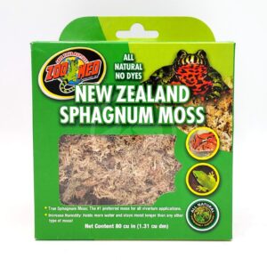 A green box of Zoo Med New Zealand Sphagnum Moss with a clear window showing the moss inside. The packaging features an image of a frog and text highlighting it as all natural and dye-free.